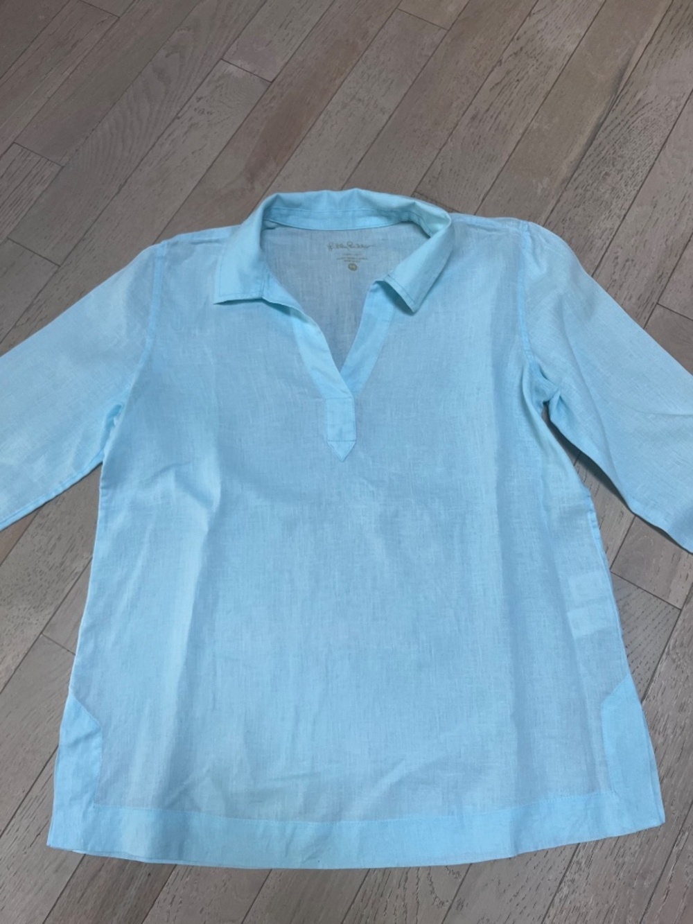 Lilly Pulitzer Amelia Island Tunic in seasalt blue, made of 100% linen, Size M.